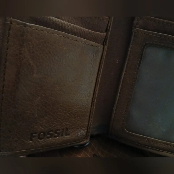 Fossil "Maddox" Wallet - Picture 3 of 6